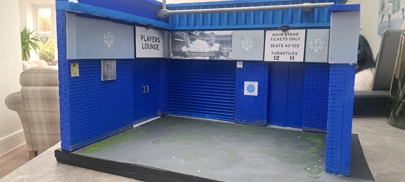 A 3 sided Model of the recessed entrance to turnstile 11-12