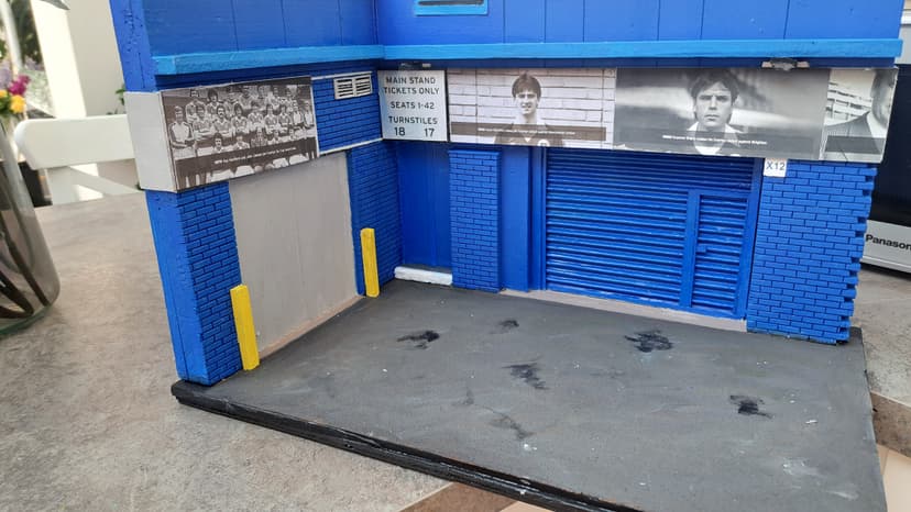 Gate 17-18 corner gate by Joe Mercer suite