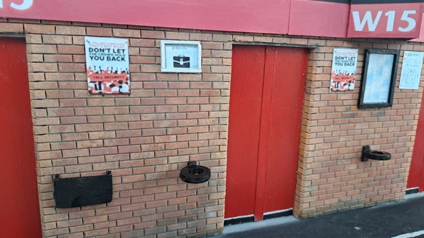 W15 Turnstiles old Trafford