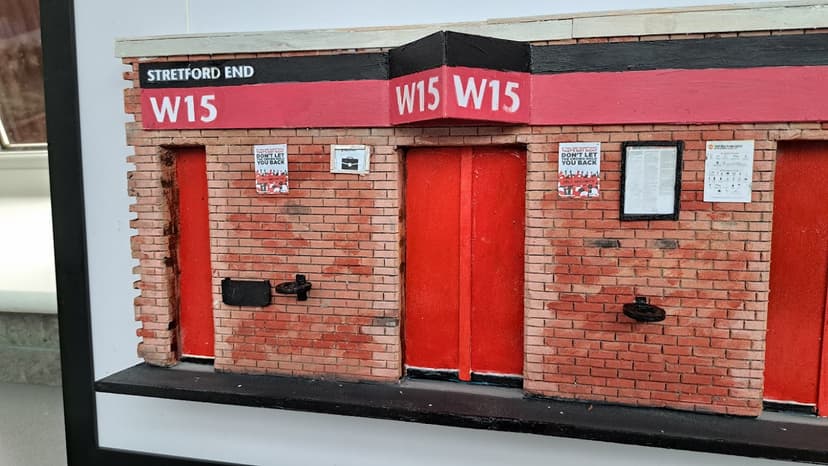 gate w15 Stretford End